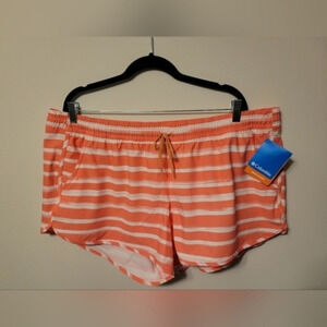 Women's Columbia Shorts‎